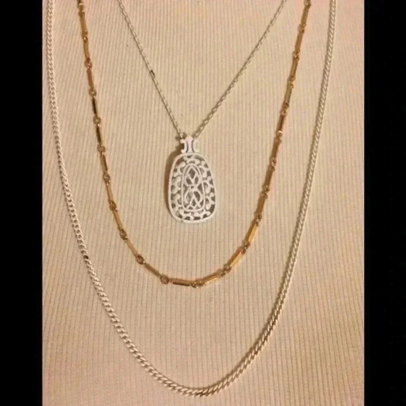 White and gold vintage necklace - Picture 3 of 8